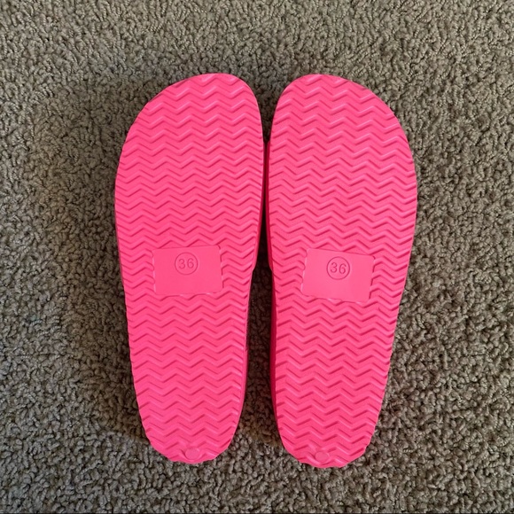 H&M Slippers - Picture 3 of 4